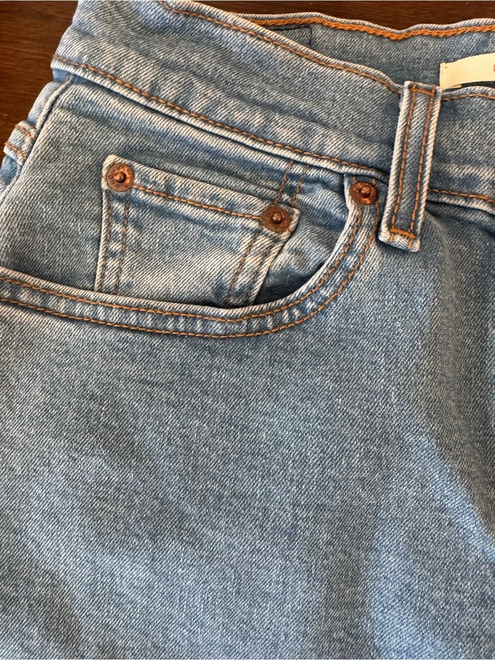 Levi's Women's High Waisted Long Mom Shorts 7.5 Inseam Light Wash Frayed Hem 26